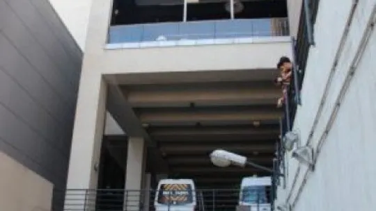 AVM terasından ölüme atlayan genç kız hayatını kaybetti!