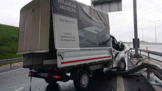 Ayağı direksiyona sıkışan sürücüyü böyle kurtardılar