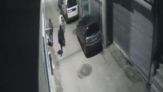 Ayakkabı hırsızları kamerada