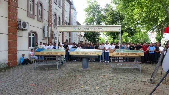 Gözyaşlarıyla son yolculuklarına uğurlandılar