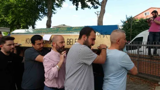 Gözyaşlarıyla son yolculuklarına uğurlandılar
