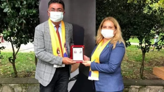 Aynur Vergili'ye plaket