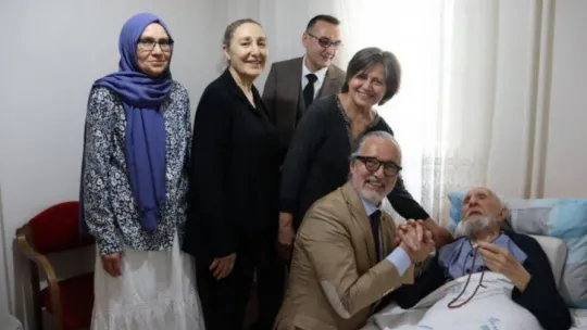 Babalar Gününde İzmit'in en yaşlı babasını unutulmadı!