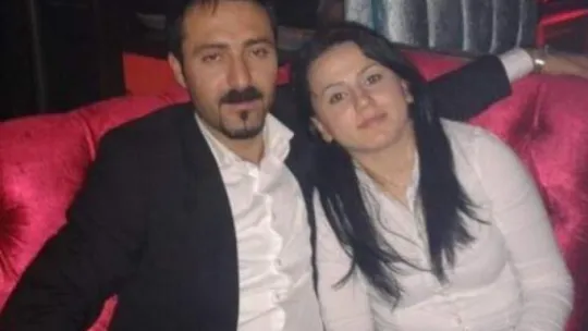 Babası tarafından öldürülen annesinin tabutuna sarılıp ağladı