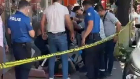 2 diş hekimini bacaklarından vurdu