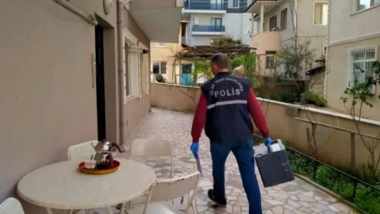 Babasının silahı ile oynarken kendini vurdu!