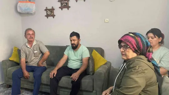 Babasının yanındaki çocuğu haczettiler