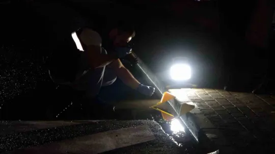 Bacağından vuruldu, otomobiline binip hastaneye gitti
