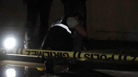 Bacağından vuruldu, otomobiline binip hastaneye gitti