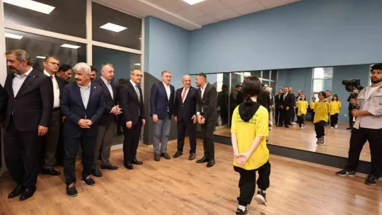 Bakan Bak: Çocukları kötü alışkanlıklardan uzak tutmamız lazım