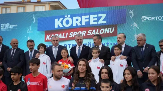 Bakan Bak: Türkiye şu anda spor tesisi devrimi yaşıyor