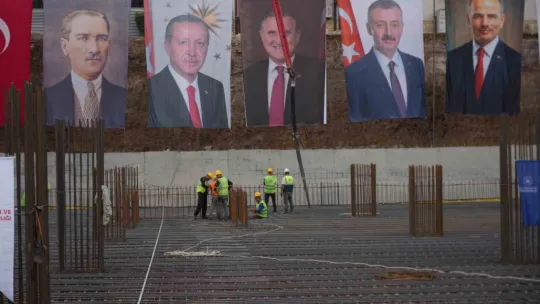 Bakan Bak: Türkiye şu anda spor tesisi devrimi yaşıyor