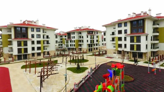 Bakan Özhaseki, TOKİ'den ev ve iş yeri alanlara müjdeyi verdi