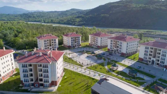 Bakan Özhaseki, TOKİ'den ev ve iş yeri alanlara müjdeyi verdi
