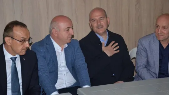 Bakan Soylu'dan babasını kaybeden başkana taziye ziyareti