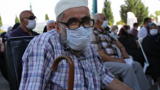 Bakan Ziya Selçuk'tan 17 Ağustos Depremi Şehitliği'ne ziyaret