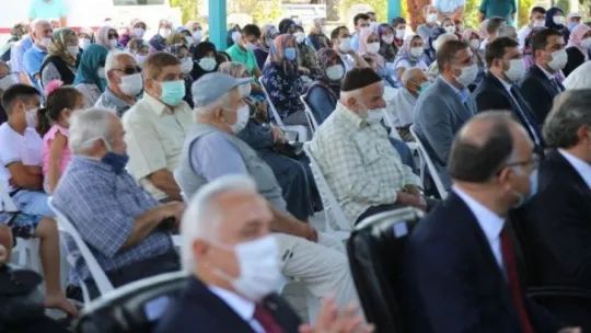 Bakan Ziya Selçuk'tan 17 Ağustos Depremi Şehitliği'ne ziyaret