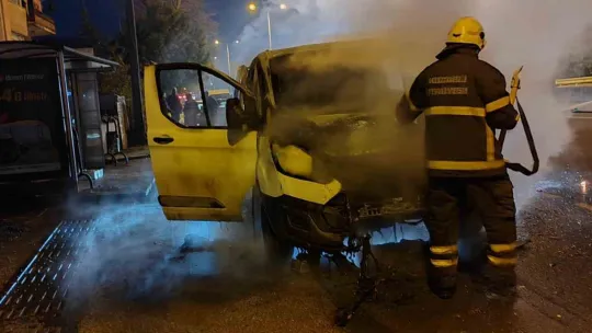 Balık yüklü araç alev topuna döndü