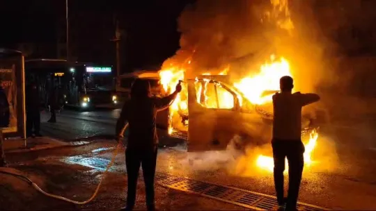 Balık yüklü araç alev topuna döndü