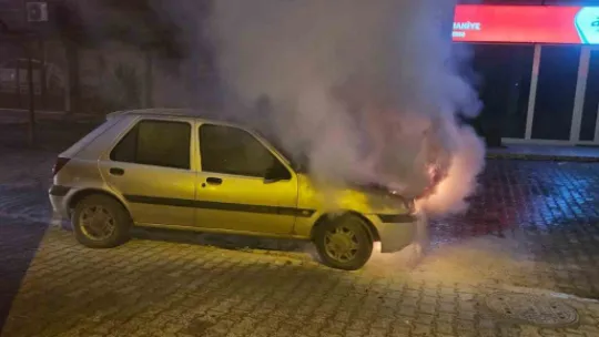 Seyir halindeki iki araçta yangın çıktı
