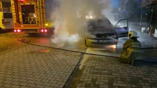 Seyir halindeki iki araçta yangın çıktı