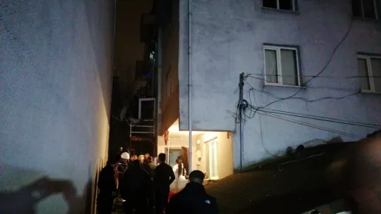 Balkonda unutulan soba daireyi küle çeviriyordu