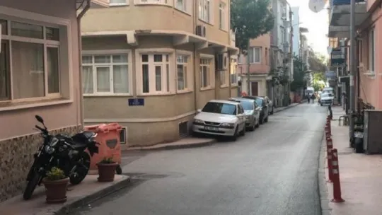 Balkondaki demir parmaklıkları keserken canından oluyordu