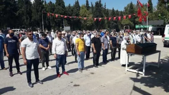 Balkondan düşerek hayatını kaybeden Hamza bebek, toprağa verildi