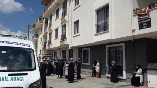 Balkondan düşerek hayatını kaybeden Hamza bebek, toprağa verildi