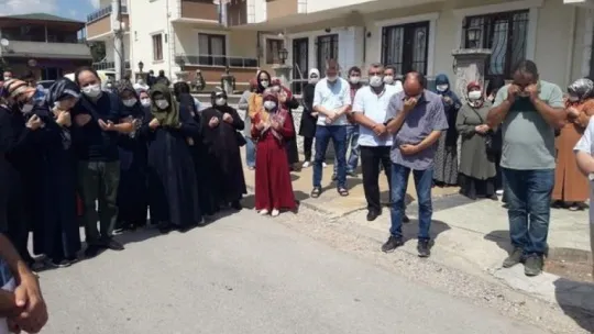 Balkondan düşerek hayatını kaybeden Hamza bebek, toprağa verildi