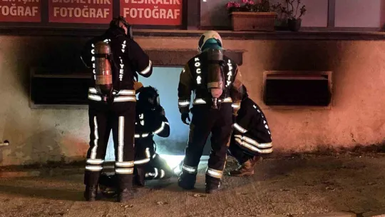Yapı Kredi Bankası Kartepe şubesinde yangın çıktı