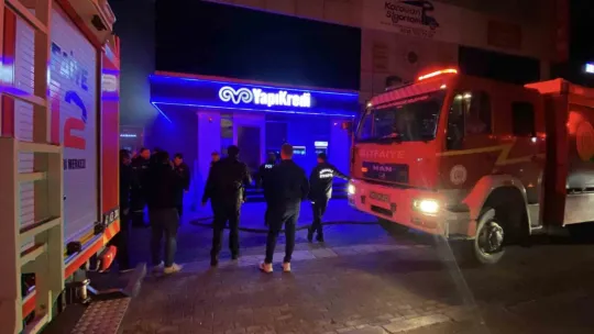 Yapı Kredi Bankası Kartepe şubesinde yangın çıktı