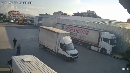 3,5 milyon liralık hırsızlık yapan zanlılar kamerada