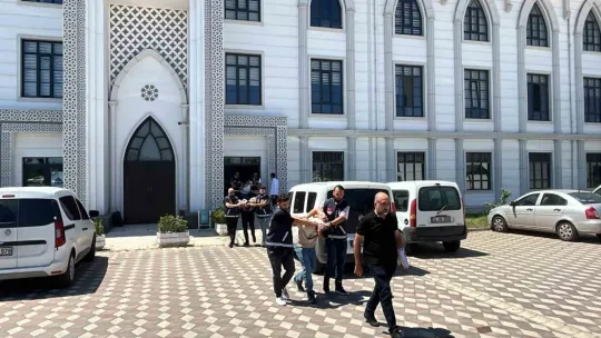3,5 milyon liralık hırsızlık yapan zanlılar kamerada