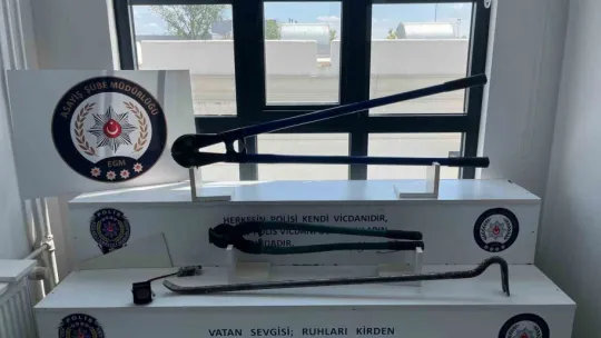 3,5 milyon liralık hırsızlık yapan zanlılar kamerada
