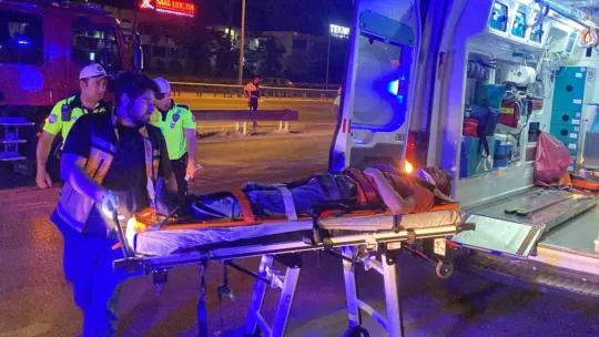 Bariyere çarpan araçta 2 kişi sıkıştı