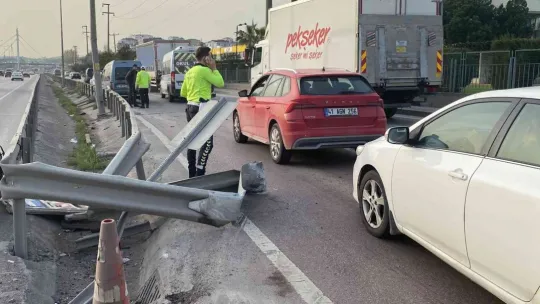 Bariyere çarpan hafif ticari aracın sürücüsü yaralandı