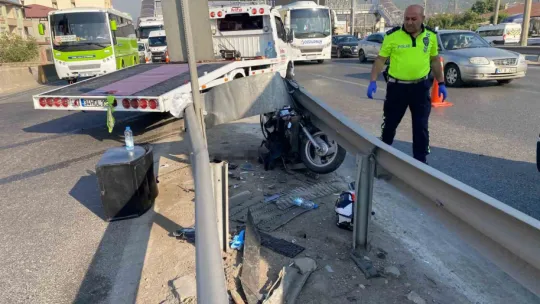 Bariyere çarpan motosikletin sürücüsü hayatını kaybetti