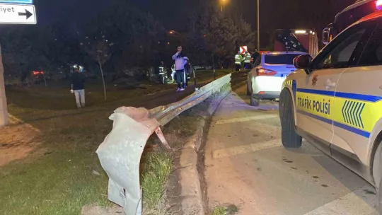 Bariyeri aşan otomobil takla attı