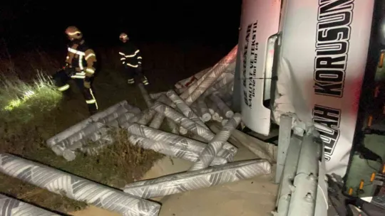 Bariyerlere çarpıp, 70 metre sürüklendi