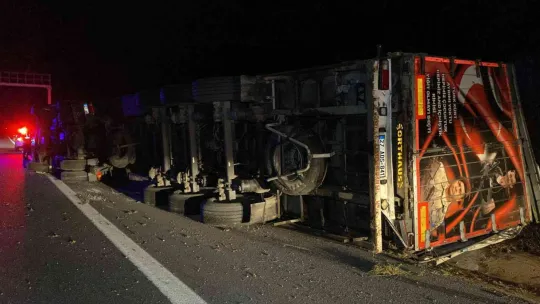 Bariyerlere çarpıp, 70 metre sürüklendi