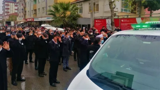 Başhekim çalıştığı hastaneden gözyaşlarıyla uğurlandı