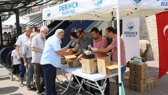 Uzun zamandır ortalarda görünmeyen Başkan Aygün aşure dağıttı