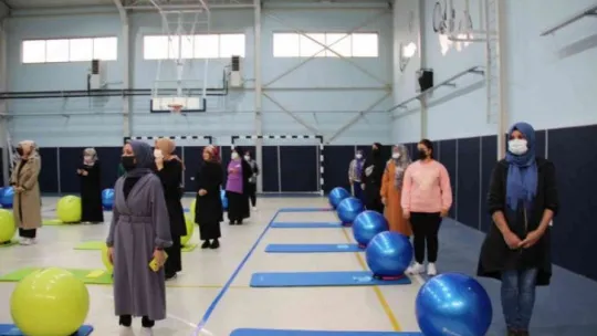 Başkan Büyükakın: 'İki tane heykeli açmak için 2 genel başkan, 4 büyükşehir belediye başkanı çağırıyorlar'