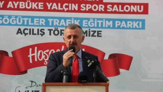 Başkan Büyükakın: 'İki tane heykeli açmak için 2 genel başkan, 4 büyükşehir belediye başkanı çağırıyorlar'