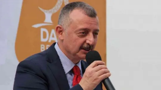 Başkan Büyükakın: 'İki tane heykeli açmak için 2 genel başkan, 4 büyükşehir belediye başkanı çağırıyorlar'
