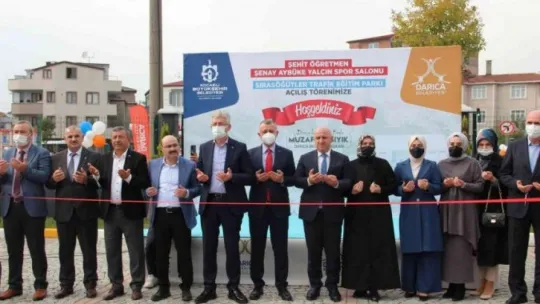 Başkan Büyükakın: 'İki tane heykeli açmak için 2 genel başkan, 4 büyükşehir belediye başkanı çağırıyorlar'