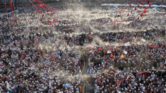AK Parti'nin icraatlarına 24 saat bile yetmedi