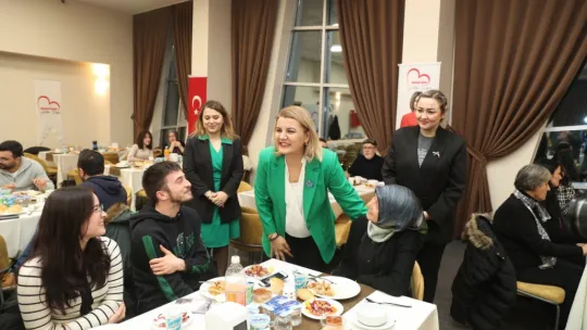 Başkan Hürriyet, deprem gönüllüleriyle buluştu