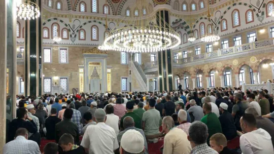 Başkan Talus, bayramda da çalışanları unutmadı